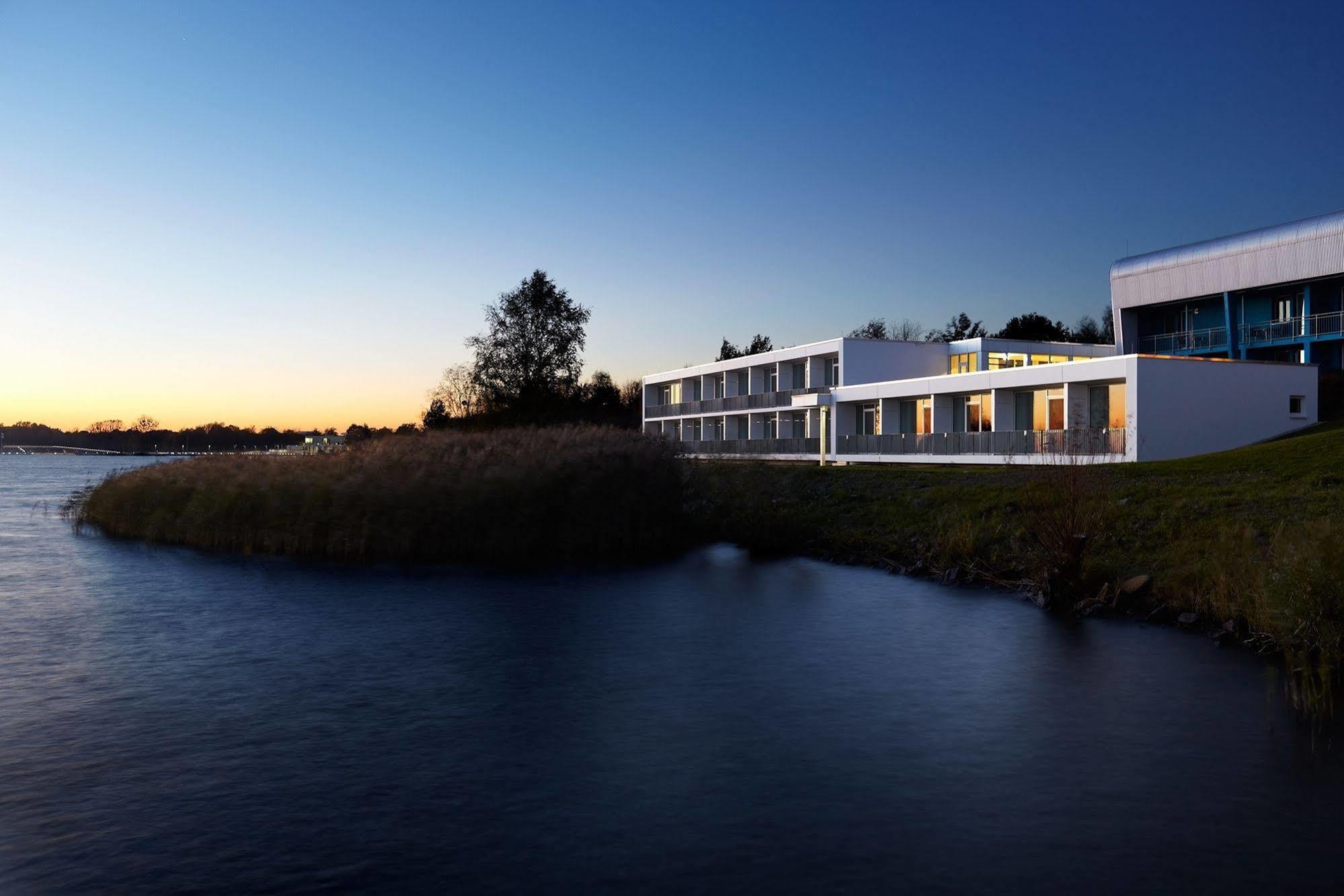 Strandhotel Senftenberger See Экстерьер фото