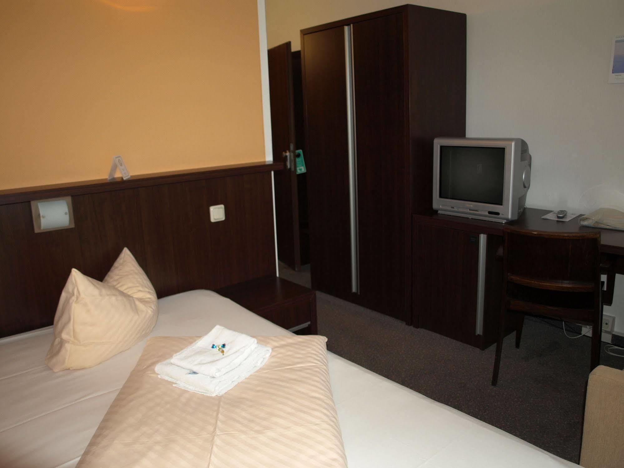 Strandhotel Senftenberger See Экстерьер фото